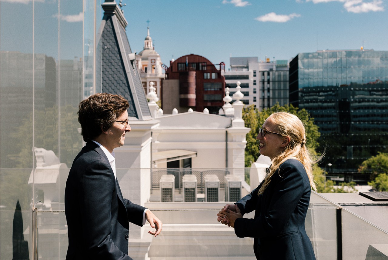 Photo - two team members discussing a topic